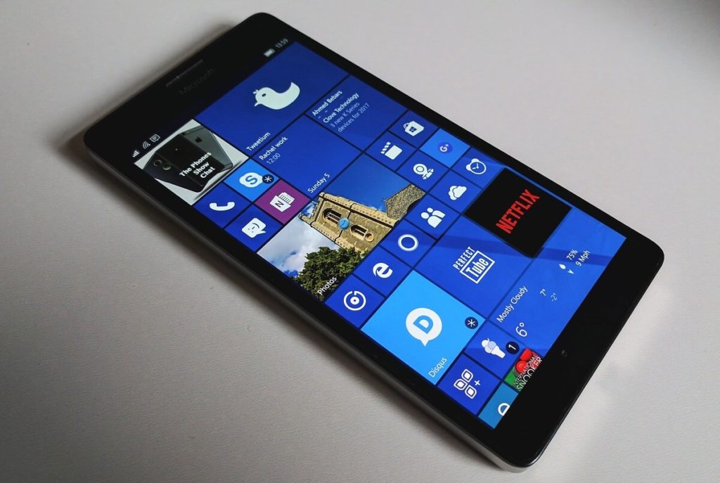 Microsoft We are absolutely committed to Windows 10 Mobile as a platform