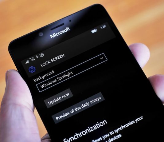 Dynamic Theme is the best app to customize Windows 10 Mobile’s start and lock screens