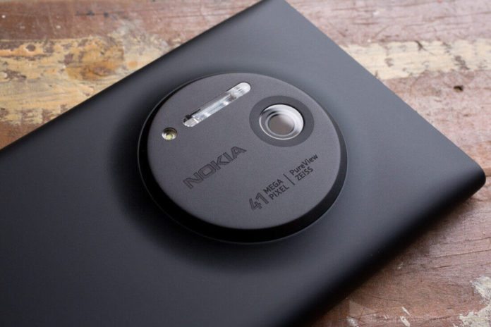 Lumia 1020 camera side