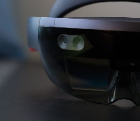 Microsoft HoloLens 2