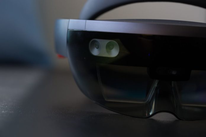 Microsoft HoloLens 2