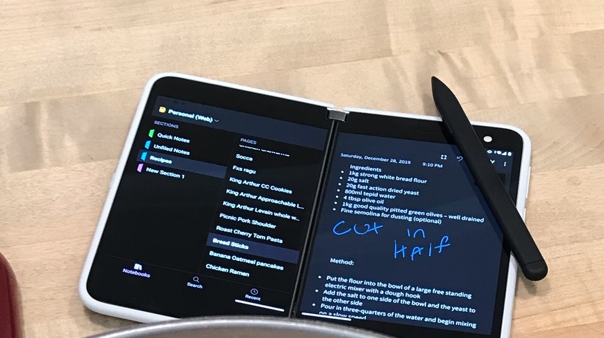 Microsoft shows off Surface Duo with pen and front facing flash