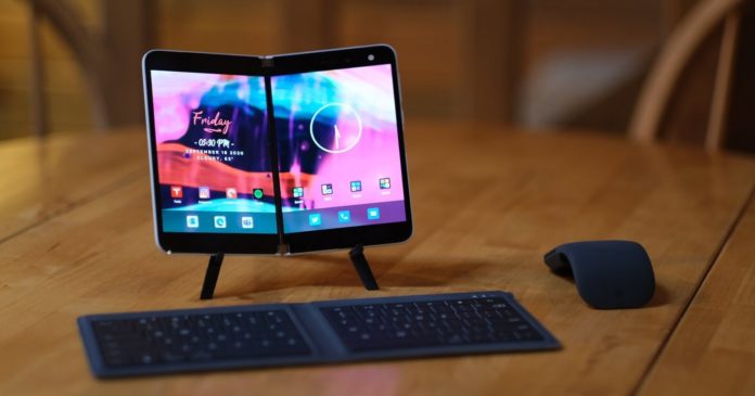 Surface Duo with keyboard mouse