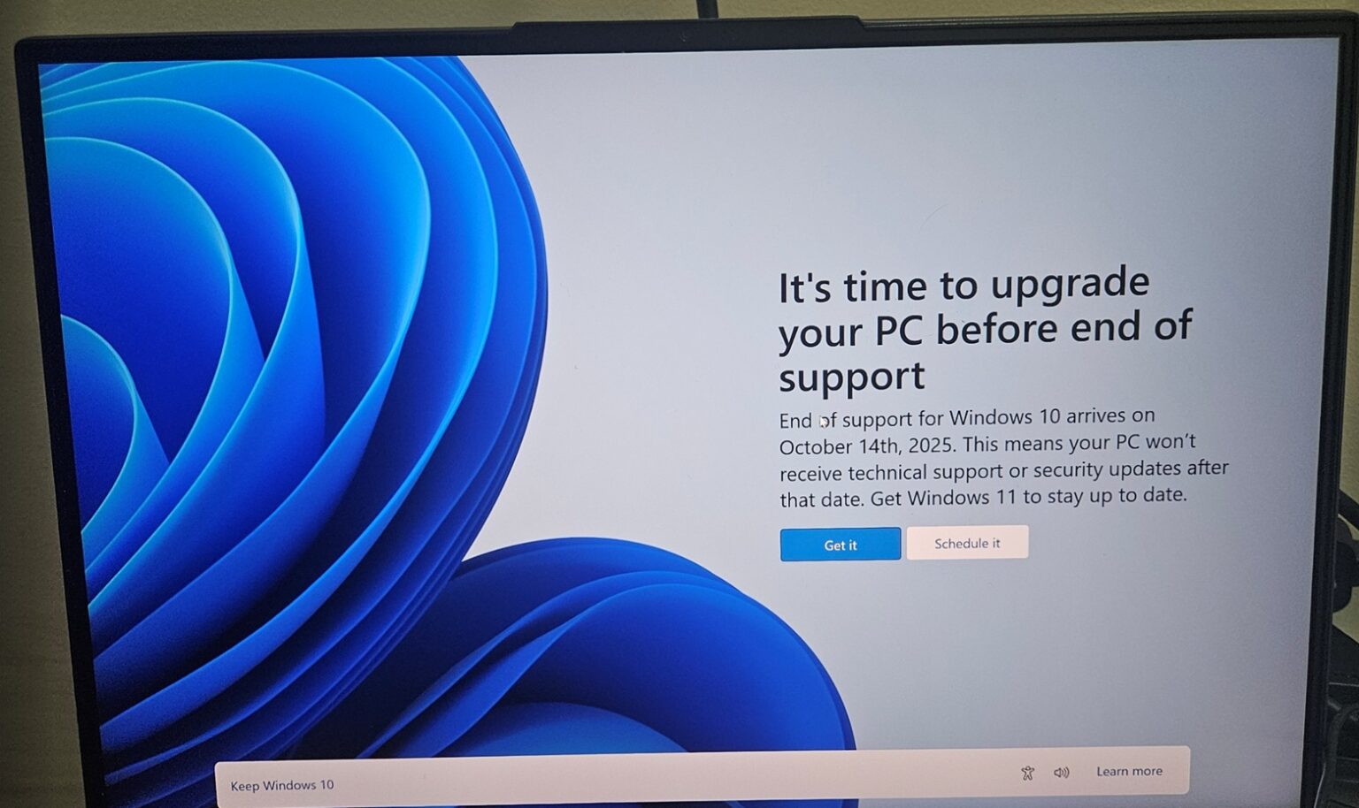 Microsoft nags more users with Windows 10 end of life banner, says get ...
