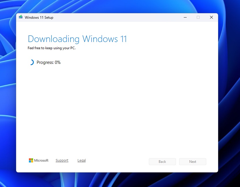 Downloading Windows 11 screen