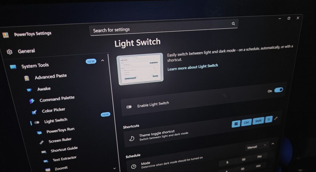 Windows 11 auto switching theme to light mode or dark after updates? It ...
