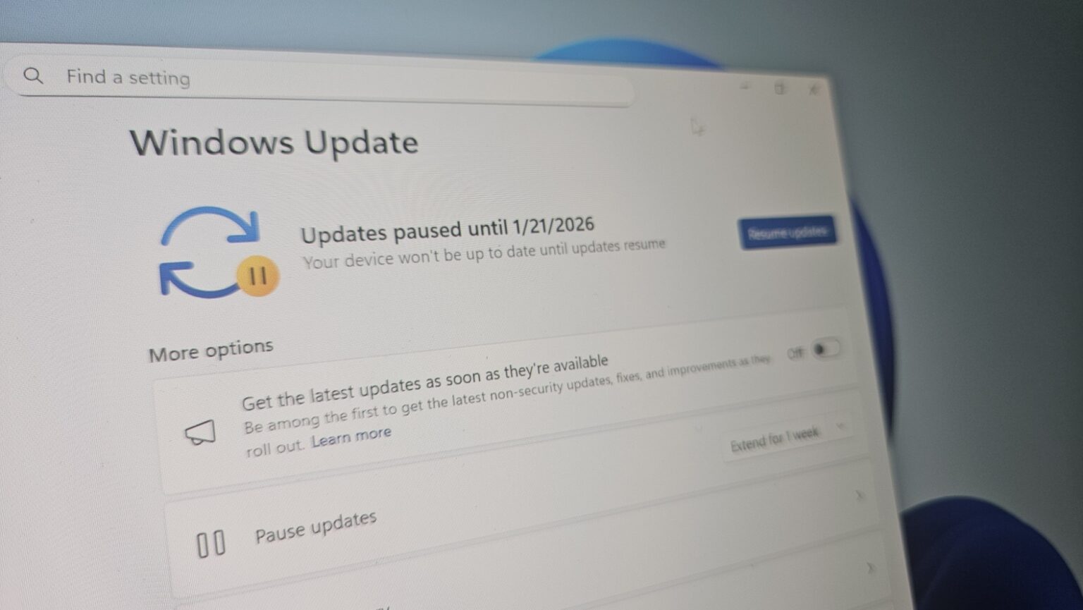 Deskstop Issue Windows 11 KB5074109 issues: black screen, freezes Outlook POP, breaks ...