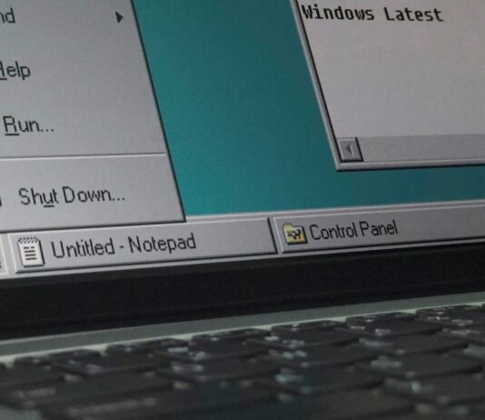 Joe Belfiore says the NeXT Dock is not where the Windows 95 taskbar came from