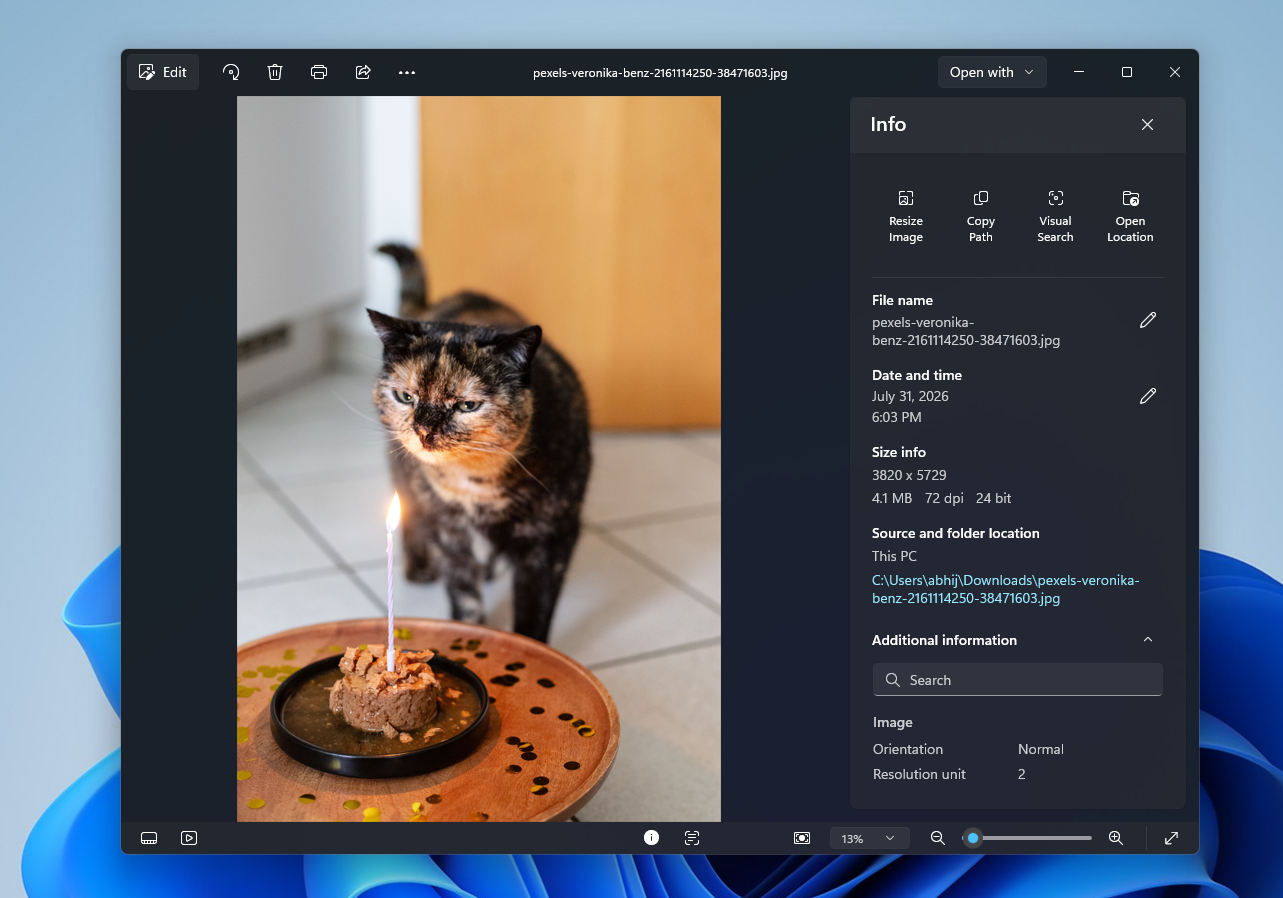new file info pane in updates Photos app