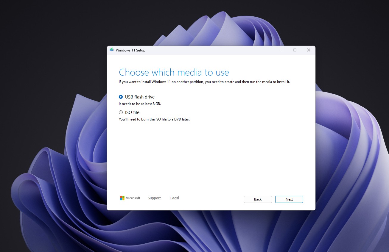 Choose USB flash drive or ISO file in Media Creation Tool