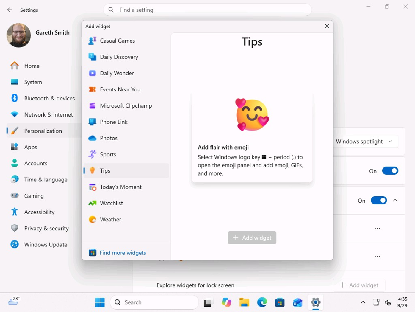 The widget picker previews a Tips card for the emoji panel.