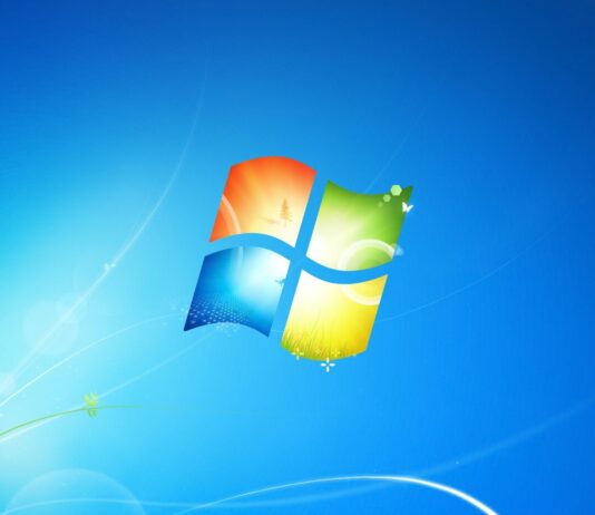 Why a solid color wallpaper triggered a 30-second logon delay in Windows 7.