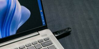 Windows 11 keeps USB storage drives as hidden non-present devices after they are unplugged