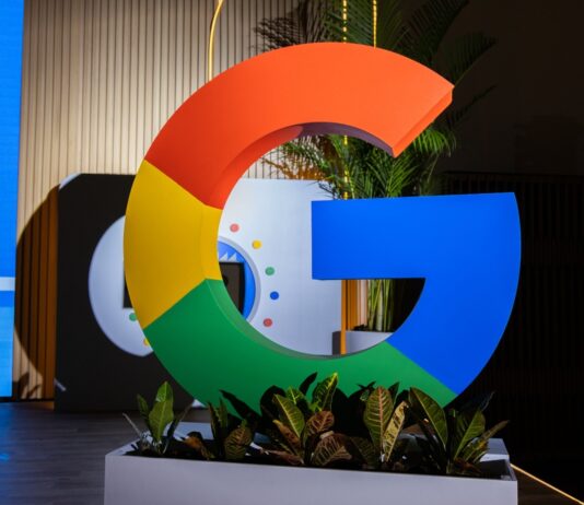 Google now wants Windows 11 users to ditch Edge for Chrome, and gets away with what Microsoft is slammed for Google anti competitive practices