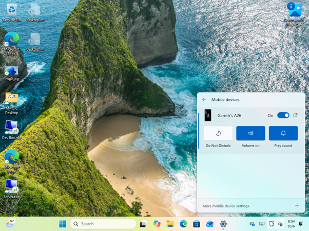 Do Not Disturb, Volume and Play sound controls for a linked Android phone in Quick Settings.