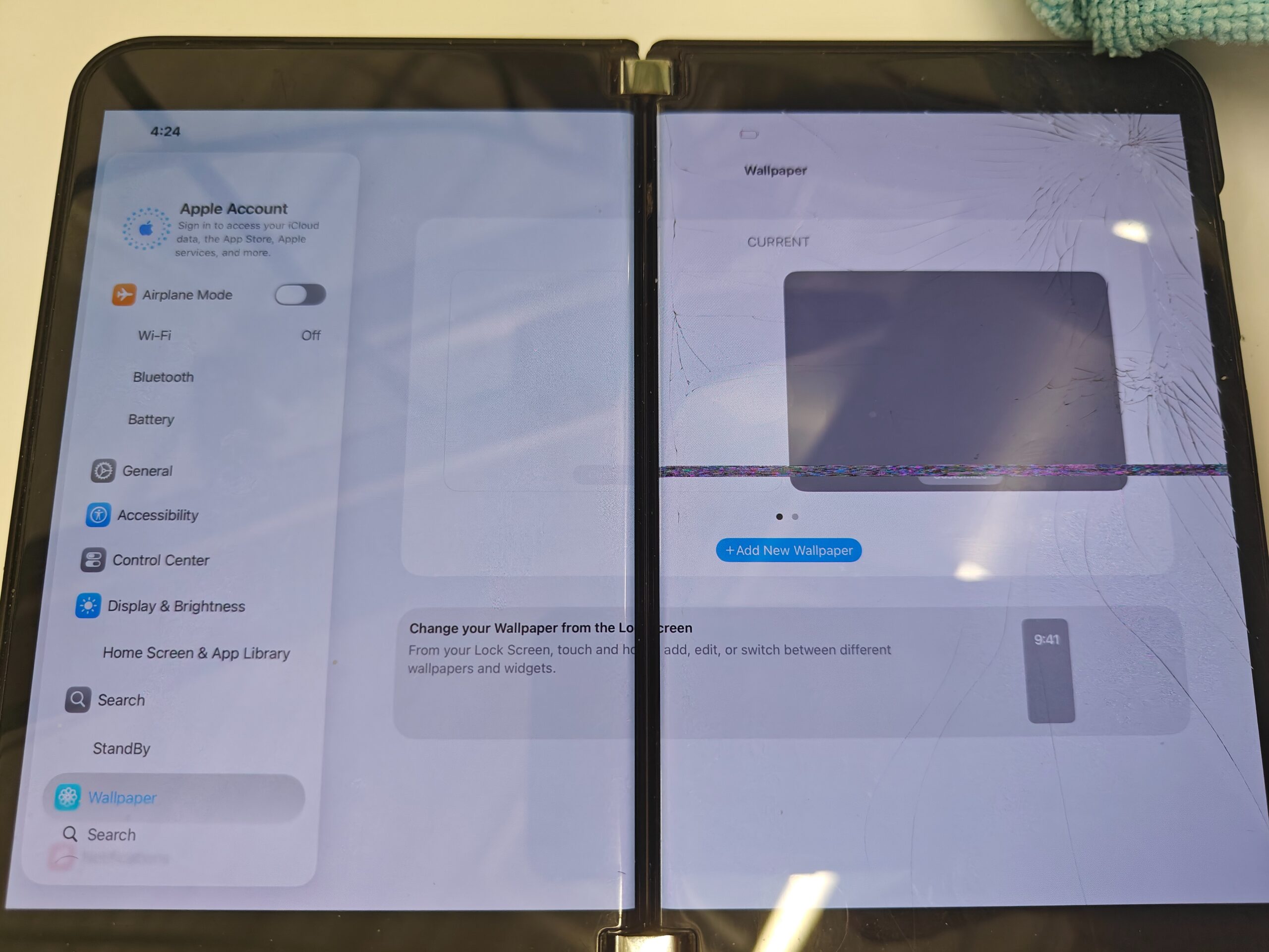 Wallpaper settings in iOS 26 running in Surface Duo 2