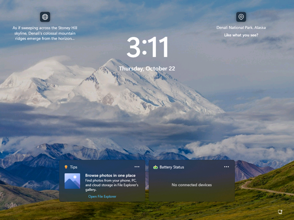 Battery Status widget displayed on the Windows 11 lock screen.