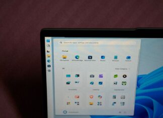 Windows 10 had it, but Microsoft says it’s never coming back to Windows 11 because you’d only mess up your taskbar by dragging it Microsoft says you can't drag the Windows 11 taskbar on purpose, and it is not a missing capability