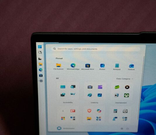 Windows 10 had it, but Microsoft says it’s never coming back to Windows 11 because you’d only mess up your taskbar by dragging it Microsoft says you can't drag the Windows 11 taskbar on purpose, and it is not a missing capability