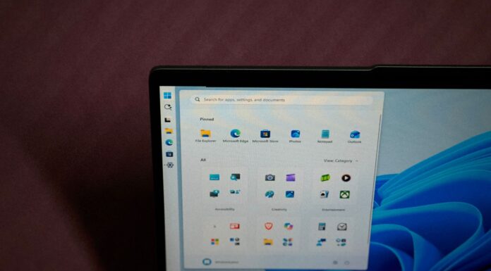 Windows 10 had it, but Microsoft says it’s never coming back to Windows 11 because you’d only mess up your taskbar by dragging it Microsoft says you can't drag the Windows 11 taskbar on purpose, and it is not a missing capability